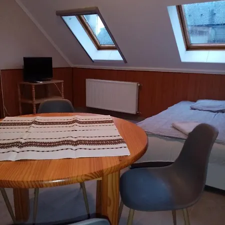 Pávai-silye Apartman *