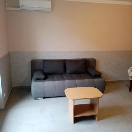 Pávai-silye Apartman *