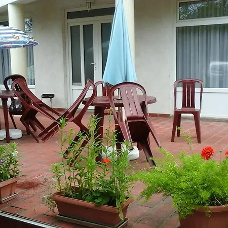 Pávai-silye Apartman *