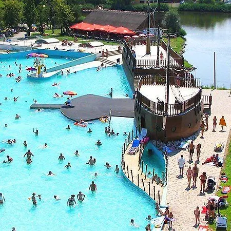 Pávai-silye Apartman *